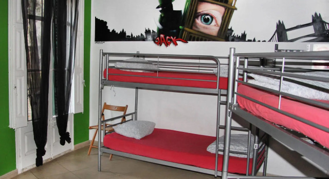No Limit Hostel Graffiti, Забронировать Хостел Недорогие отели Барселоны, рядом с Станция метро La Sagrada Família, недорого