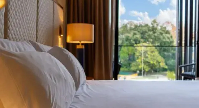 Двухместный номер Superior с балконом и с видом на бассейн Boeira Garden Hotel Porto Gaia, Curio Collection by Hilton