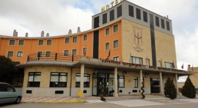 Hotel Helmántico, Забронировать Отель Отели Валларес-дела-Рейна с парковкой, Парковка
