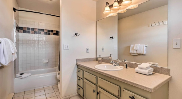 Апартаменты Inviting Mountain Condo w/ Balcony in Vail Valley!