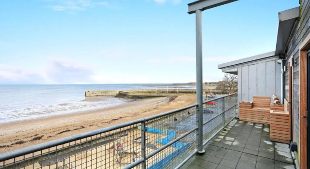 Stylish 3 bed with Stunning Sea Views, Prenota Hotel Musselburgh East Lothian
