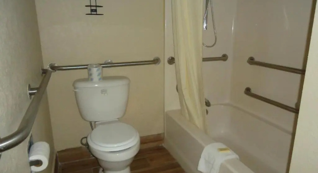 Четырёхместный номер Standard Flamingo Motel