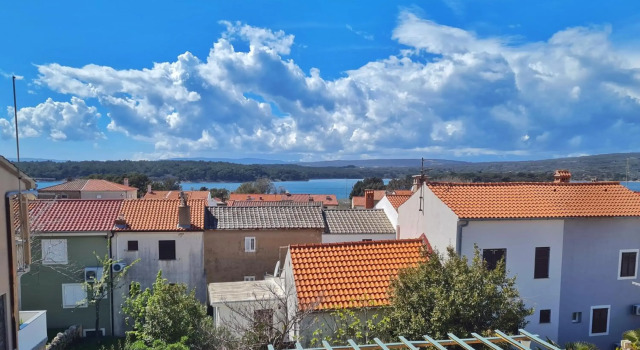 Holiday Place Veli Dvor - vacation house with private garden in old town Punat, Prenota Hotel Punat 