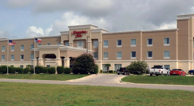 Кровать в общем номере (мужской номер) Hampton Inn Seguin