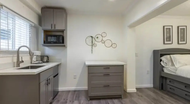 Апартаменты @ Marbella Lane - Bright and Cozy Home Near SFO
