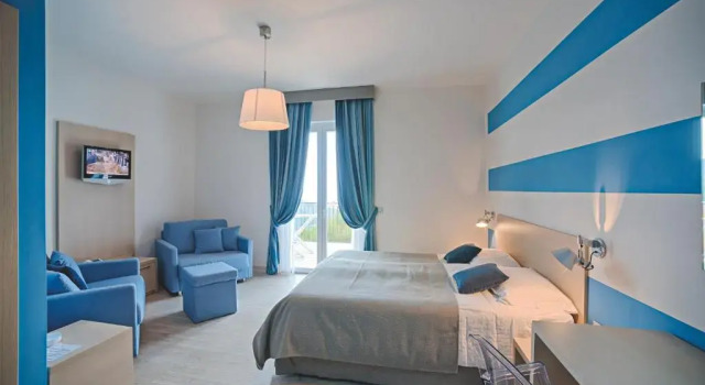 Четырёхместный номер Standard с видом на море Hotel La Vigna