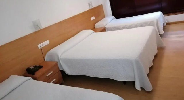 Трёхместный номер Standard Hostal Adelia