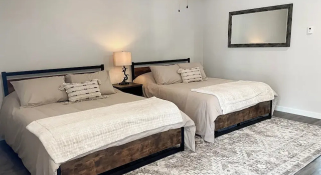 Четырёхместный номер Deluxe Alaska Lake + Lodge at Longmere