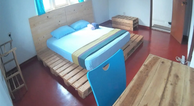 Номер Economy The Pallet House
