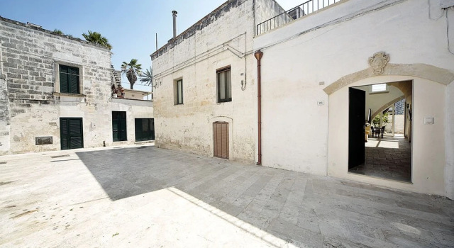 B&B Guesthouse La Tana del Riccio, Book Bed and Breakfast Hotels in Poggiardo with Parking, Parking