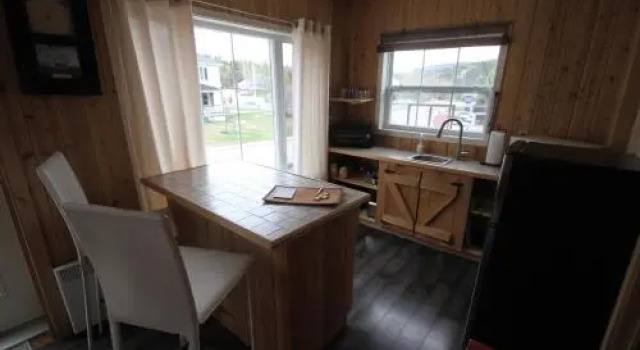 Tadou-Shack, Rezerwuj Hotel Hotele w Manicouagan z parkingiem, Parking