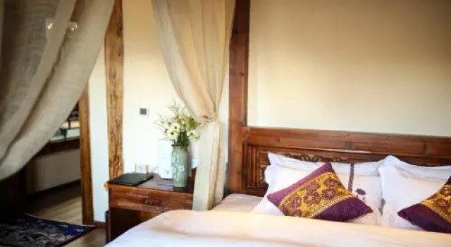 Shangri-La Wenqu Alley Shan Yuan Homestay, Buchen Sie Hotel Hotels in Yunnan mit Parkplatz, Parkplätze