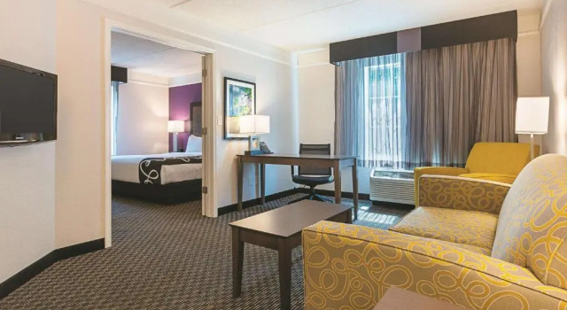 Двухместный люкс c 1 комнатой La Quinta by Wyndham Atlanta Alpharetta