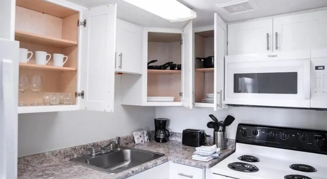 Апартаменты 240 Fully Furnished with WiFi by RedAwning