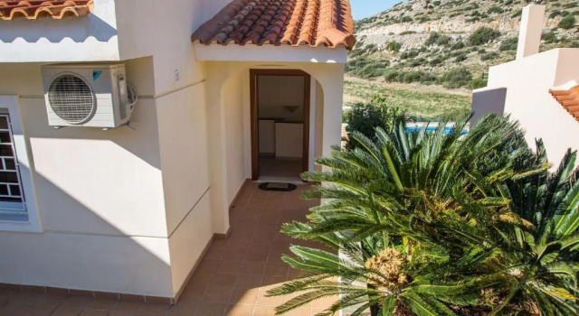 Holiday villa SUNJOY close to the beach, Забронировать Вилла Сароники Сароникос