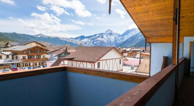 Люкс с балконом Obertal Inn