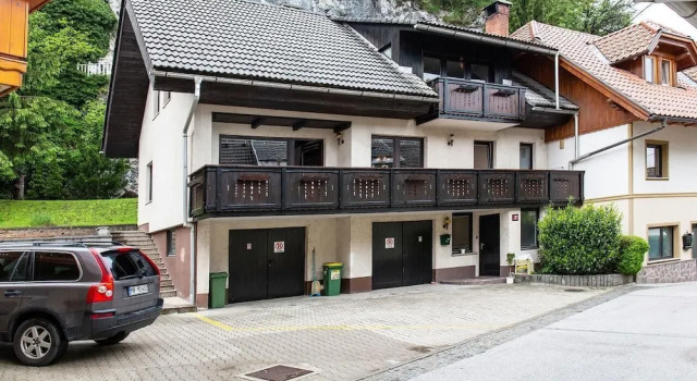 Castle way Apartments Tamy, Prenota Appartamento Hotel a Gorenjska con parcheggio, Parcheggio