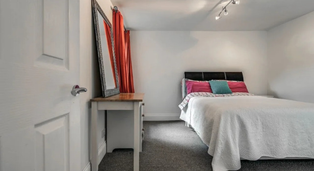 Bright, Spacious 1BR Chorlton Apt for 2 W/patio, Забронировать Отель Отели Англии 3 звезды, 3*