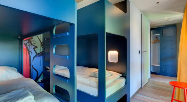 Кровать в общем номере (женский номер) MEININGER Hotel Berlin East Side Gallery