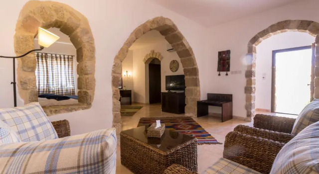 Полулюкс The Old Village Hotel & Resort
