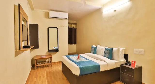 OYO 11427 Hotel Kalyan, Rezerwuj Hotel Hotele w Gujarat ze śniadaniem, Śniadanie