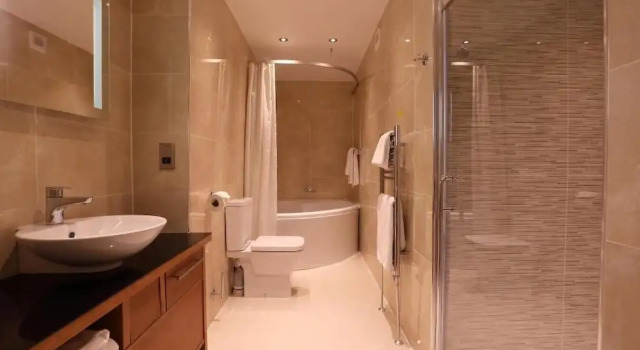 Трёхместный семейный номер Standard Golden Lion Hotel