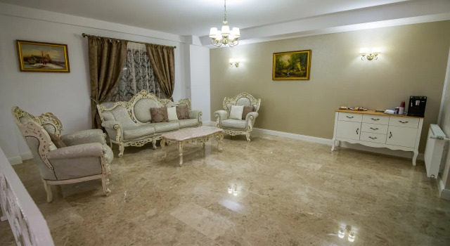 French Boutique, Забронировать Вилла Коттеджи Брашова, рядом с Tâmpa Cable Car – Hilltop, Коттедж