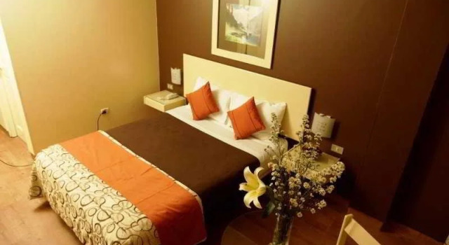 Villa Roma Hotel & Suites, Забронировать Отель Отели Лимы 3 звезды, рядом с Национальный стадион Перу, 3*