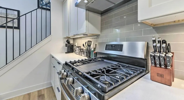 Коттедж Modern Raleigh Home w/ Patio ~ 2 Mi to Downtown!