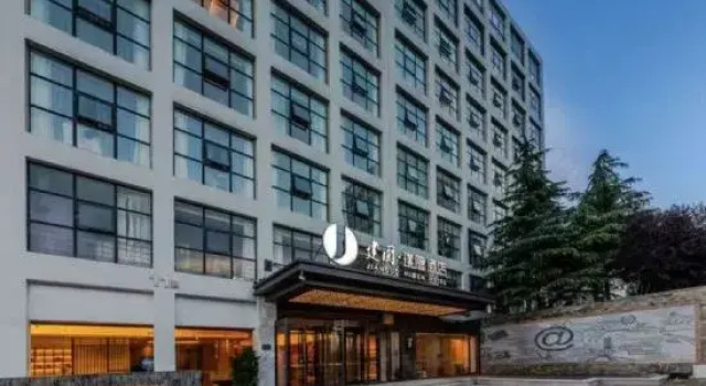 Jianguo Puyin Hotel (Qingdao Wusi Square Qingdao University Branch)