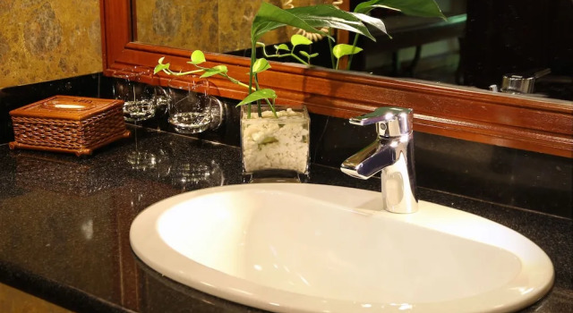 Номер Premium с балконом и с видом на реку Saigon Morin Hotel