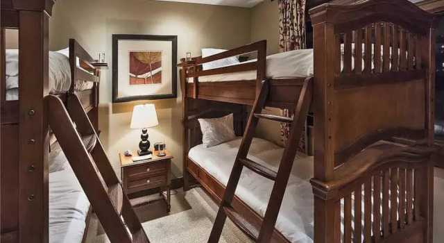 Mount Yale 611 4 BedroomCondo By Moving Mountains, Забронировать Апартаменты/квартира Стимбот-Спрингс Колорадо, рядом с Preview Ski Lift