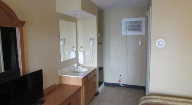 Четырёхместный номер Standard The Lake George Inn