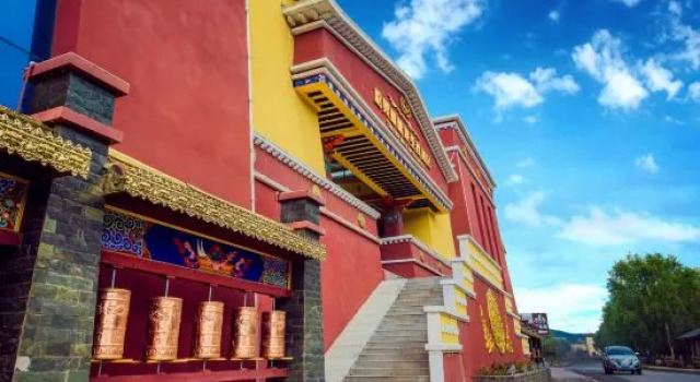 Holy Lotus Tibetan courtyard Hotel, Забронировать Отель Бизнес-отели Шангри-Ла, рядом с Songzanlin Temple Buried Treasure Exhibition Hall, 4* 5*