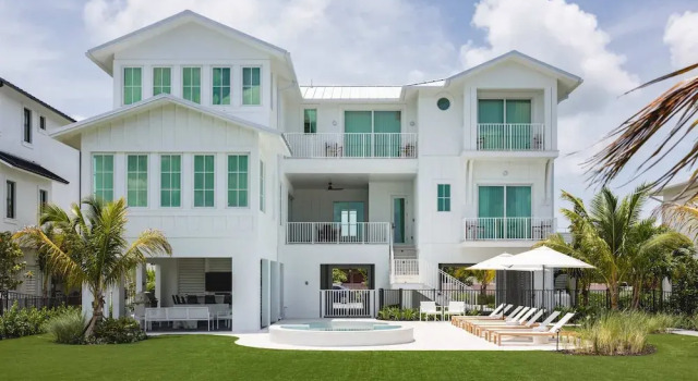 Коттедж New Waterfront Home - Dreamside House