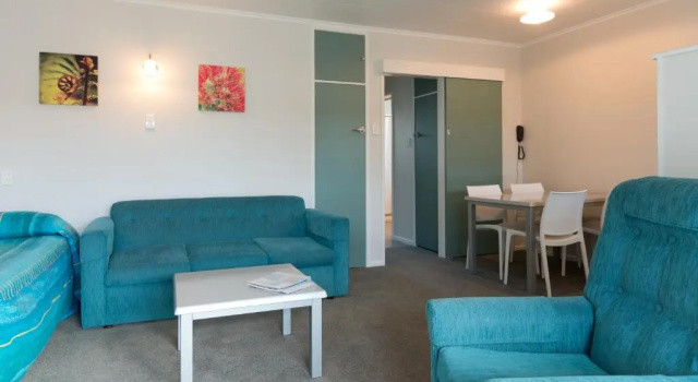 Апартаменты Superior Averill Court Motel