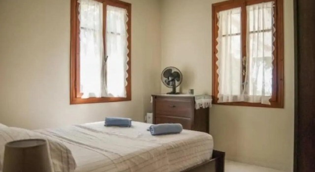 Villa Delphia One Bedroom Traditional House, Забронировать Вилла Коттеджи Лурдата, Коттедж