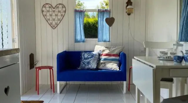 Little blue house (on the campsite), Забронировать Кемпинг Остворне Южная Голландия