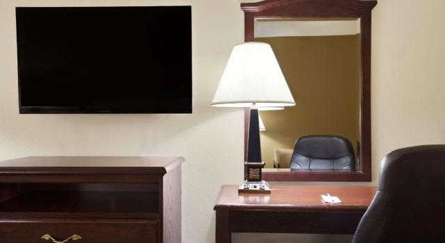 Двухместный номер Standard Travelodge by Wyndham La Porte/Michigan City Area