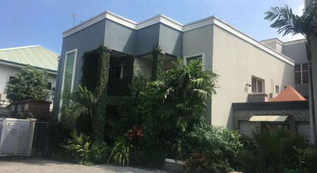 Crystal Court Lekki, Buchen Sie Hotel Hotels in Eti-Osa mit Parkplatz, Parkplätze