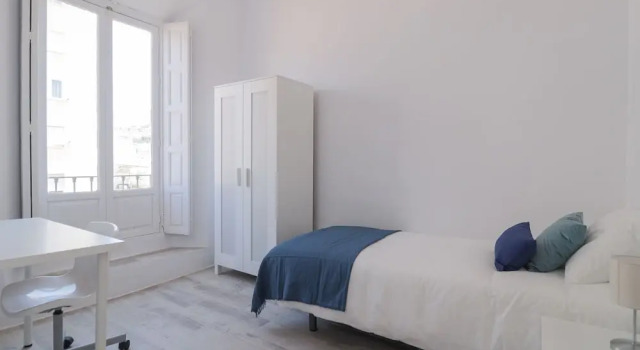 Cosy 7 Bedrooms in Plaza Merced, Забронировать Отель Отели Малаги 4 звезды, рядом с Salamanca Market, 4*