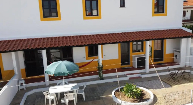 Коттедж с 4 комнатами Alojamentos Vitinho 2 - Vila Nova Milfontes