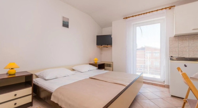 Stunning Apartment in Sveti Filip i Jakov With Wifi