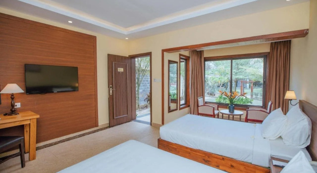 Celina Peninsula Resort, Prenota Resort Hotel a Quang Binh con piscina, Piscina