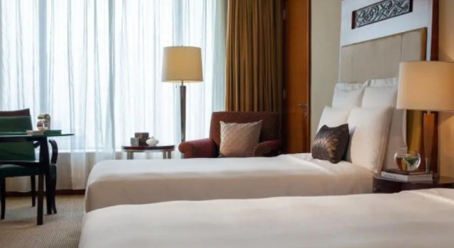 Номер Standard Renaissance Wuhan Hotel