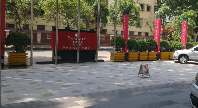 Ramada Plaza Zhengzhou, Rezervovat Hotel Čeng-čou Henan