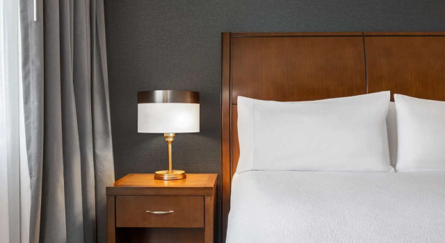 Двухместный номер Standard с видом на озеро Hilton Garden Inn Burlington Downtown