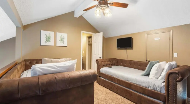 Branson Getaway - Condo for 6 in Epic Location!, Забронировать Апартаменты/квартира Отели Table Rock Lake с парковкой, Парковка