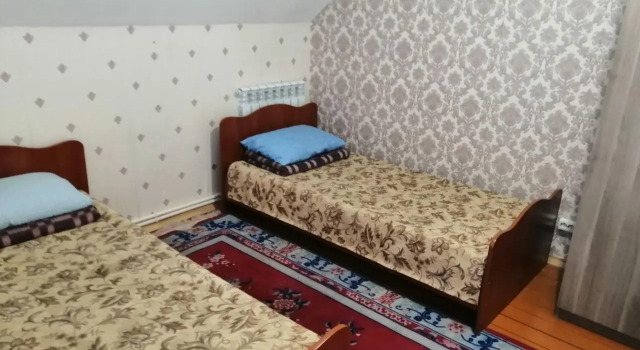 Кровать в общем номере Дом на Рябиновой