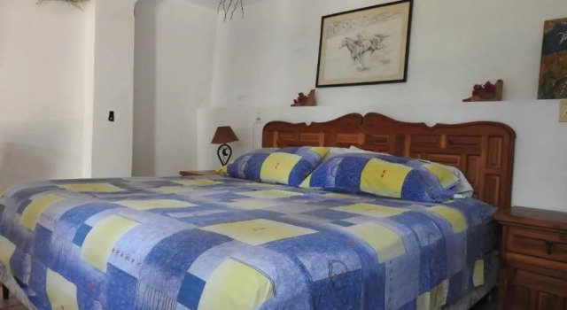 Habitación independiente a pie del lago con AC, Book Hotel Hotels in Tequesquitengo with a Pool, Swimming Pool